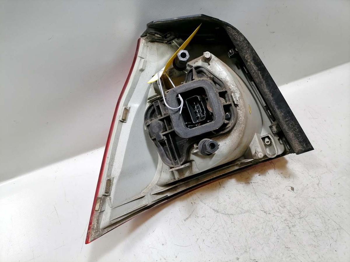 VW Golf V original Rücklicht Rückleuchte außen rechts Fließheck BJ04